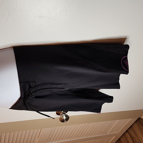 Liquid Force Performer 4 Way Stretch Boardshorts, Black, Purple, Size 0 - Picture 3 of 5